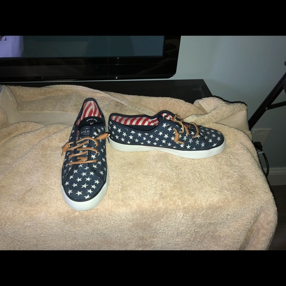 Star Sperry Sneakers! - Picture 4 of 5